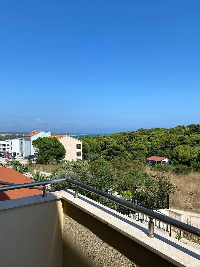 Omega Apartments Premantura 0*,